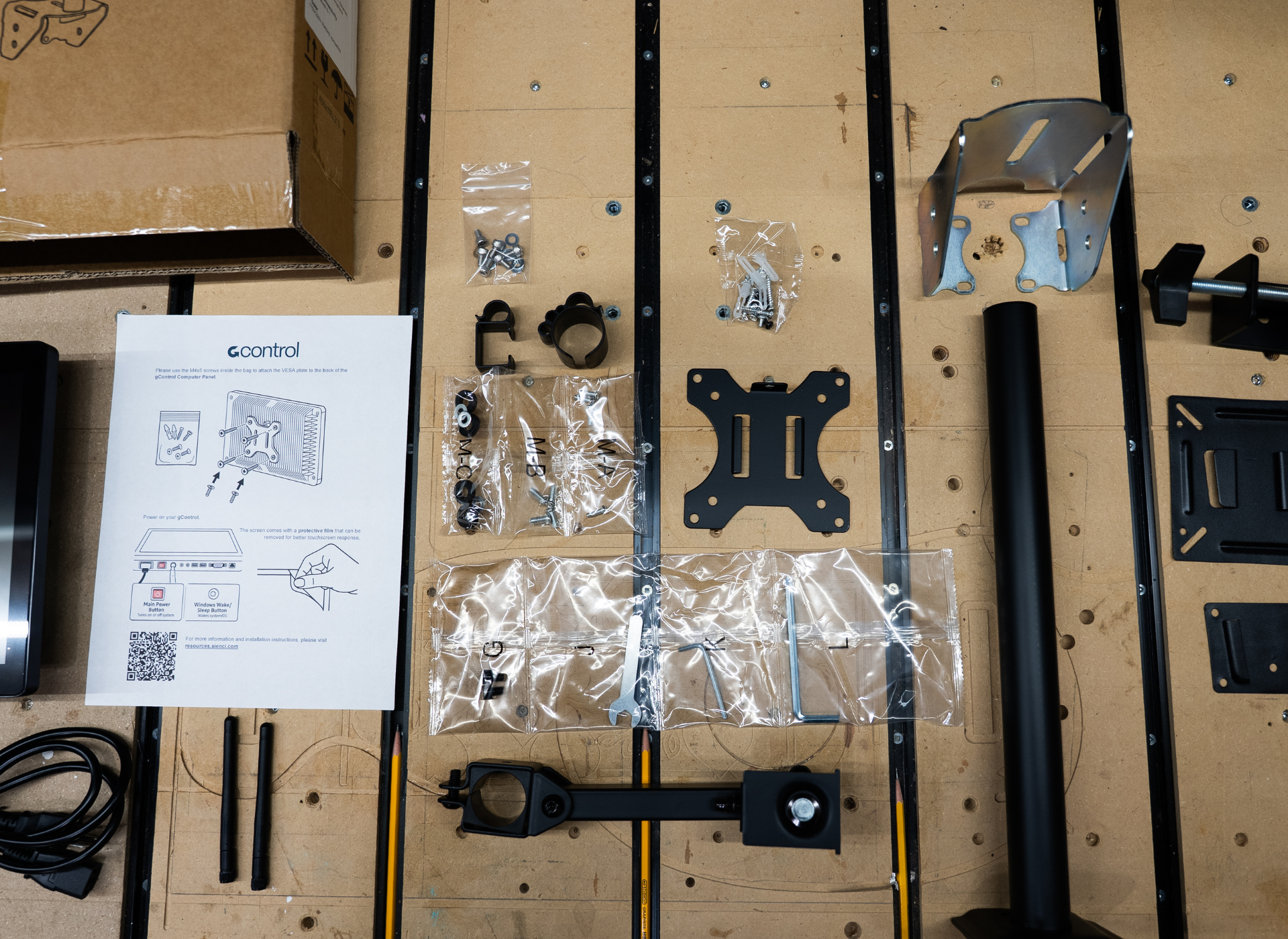 gControl Components on worksurface